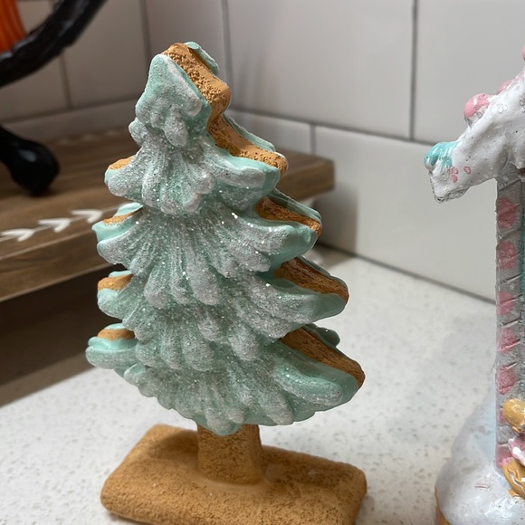 Pastel Gingerbread House Set w/ 2 Trees - Picture 4 of 7